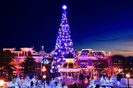 Christmas tree at Disneyland Paris